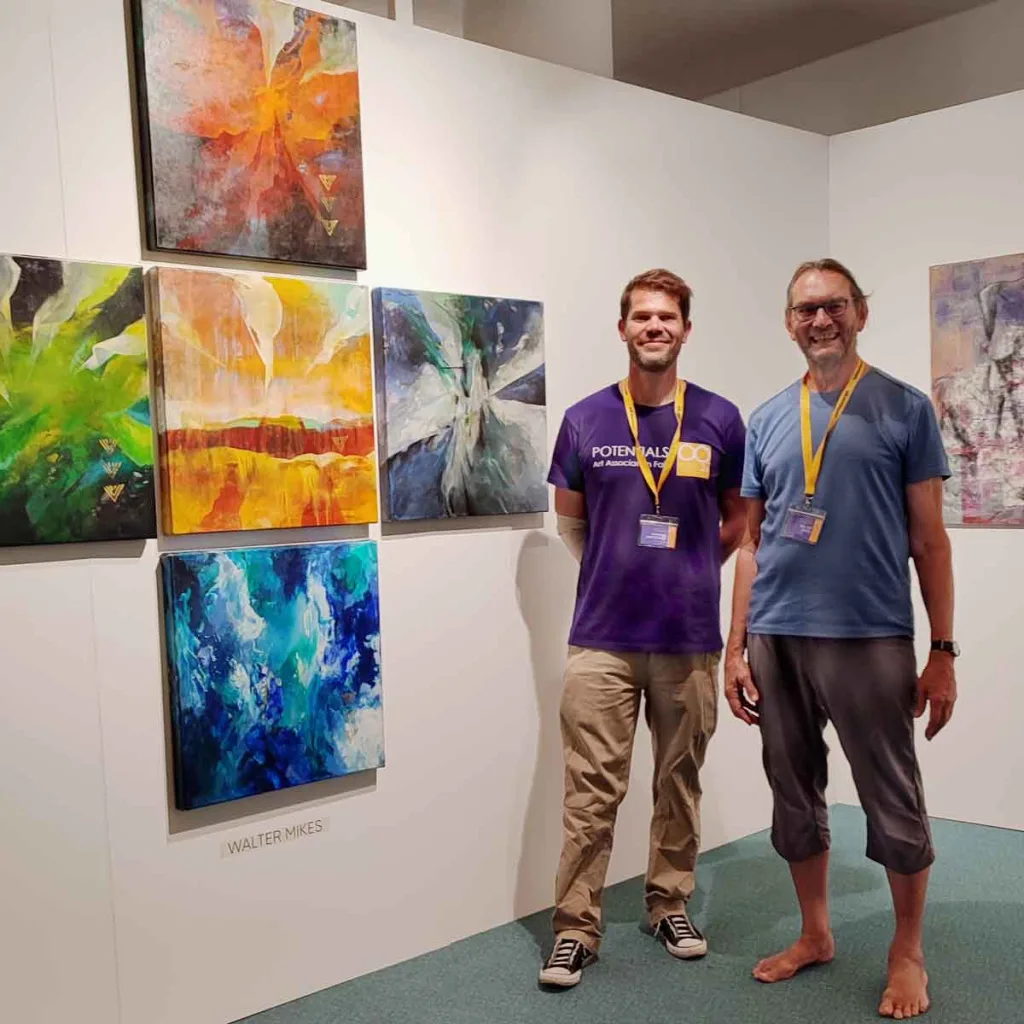 Messeleiter Matthias Kretschmer und Walter Mikes auf der POTENTIALS Art Association Fair 2024 in Gmunden